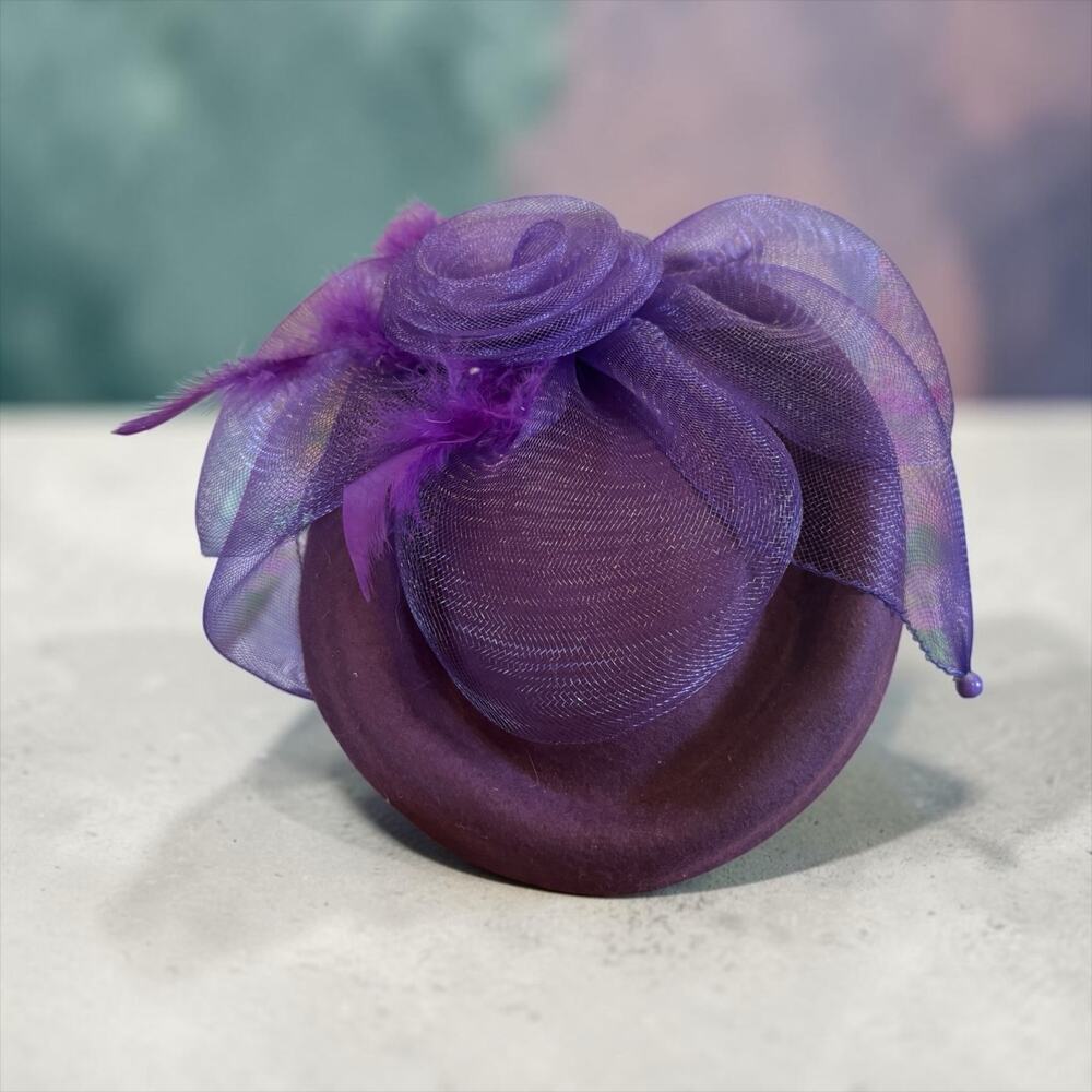 Plum Purple Felt Fascinator Cocktail Hat Sheer Bow Feathers Vintage Church Derby